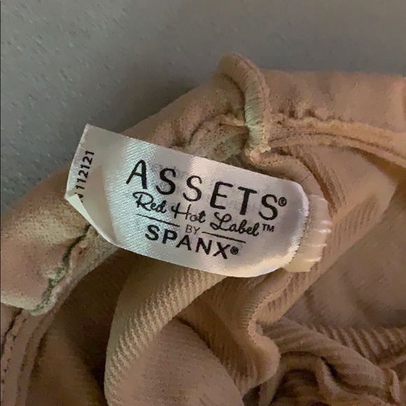 Nude Spanx - Picture 3 of 4